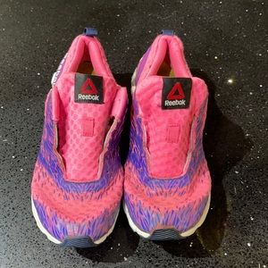 Sz4 Reebok tennis shoes #2005